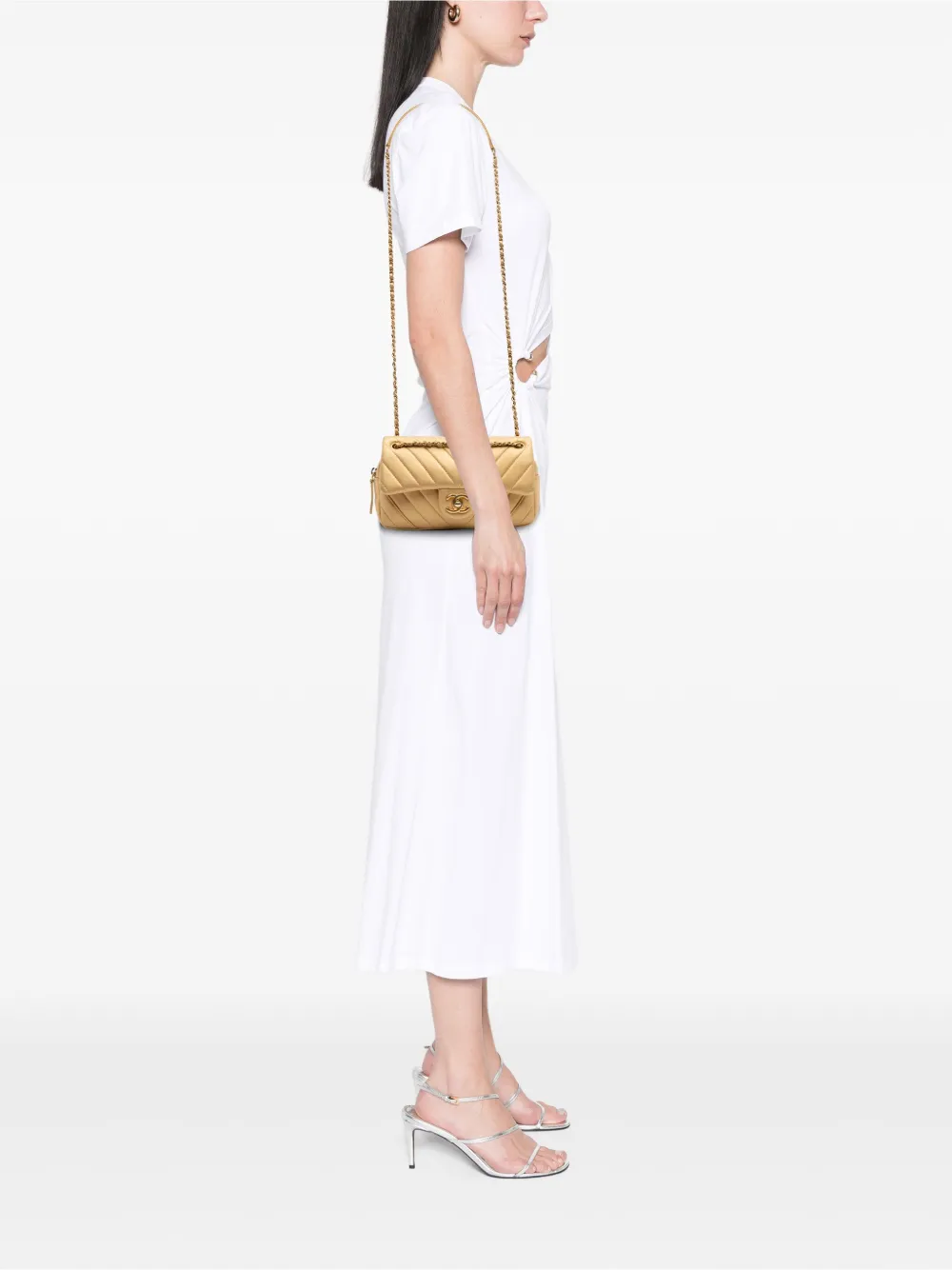 CHANEL Pre-Owned 2014-2015 Mini Quilted Chevron Lambskin Camera Case Flap crossbody bag | Pre-Owned | Image 2
