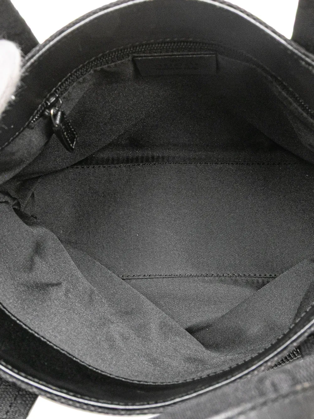 Pre-owned Gucci 2000-2015 Gg Canvas Handbag In Black