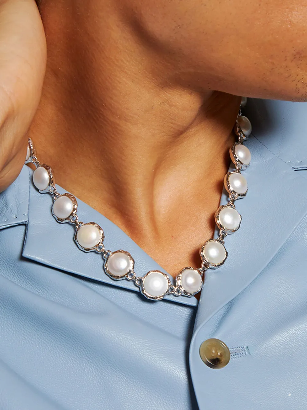 VEERT The Pearl Circle necklace | Image 2