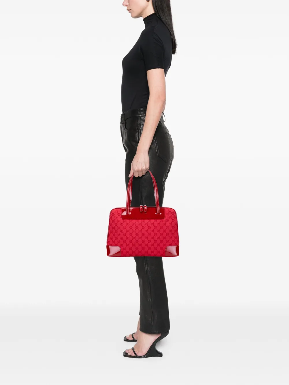 Pre-owned Gucci 2000-2015 Gg Canvas Shoulder Bag In Red
