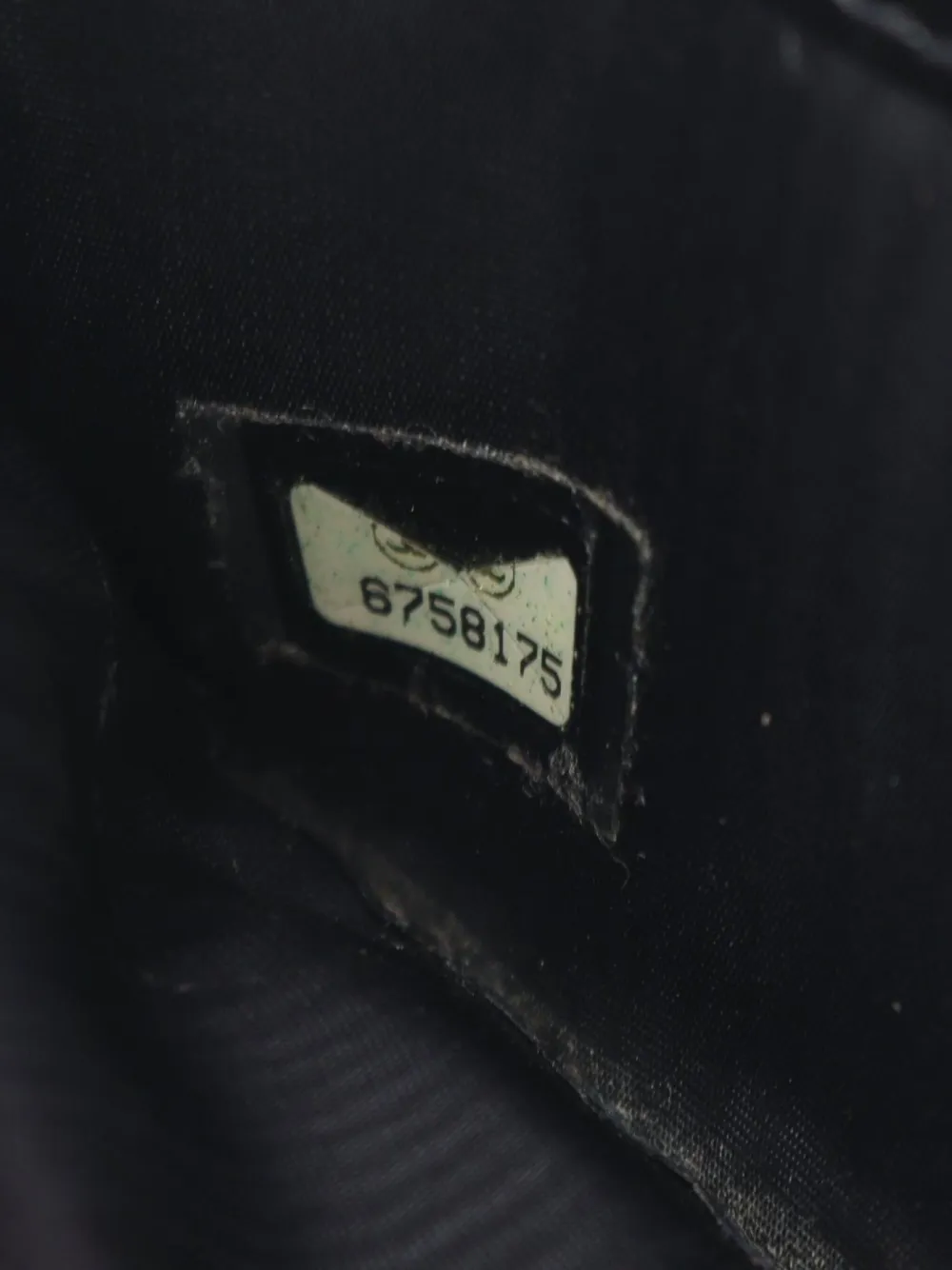 Pre-owned Chanel 2000-2002 Coco Mark Zip Wallet In Black