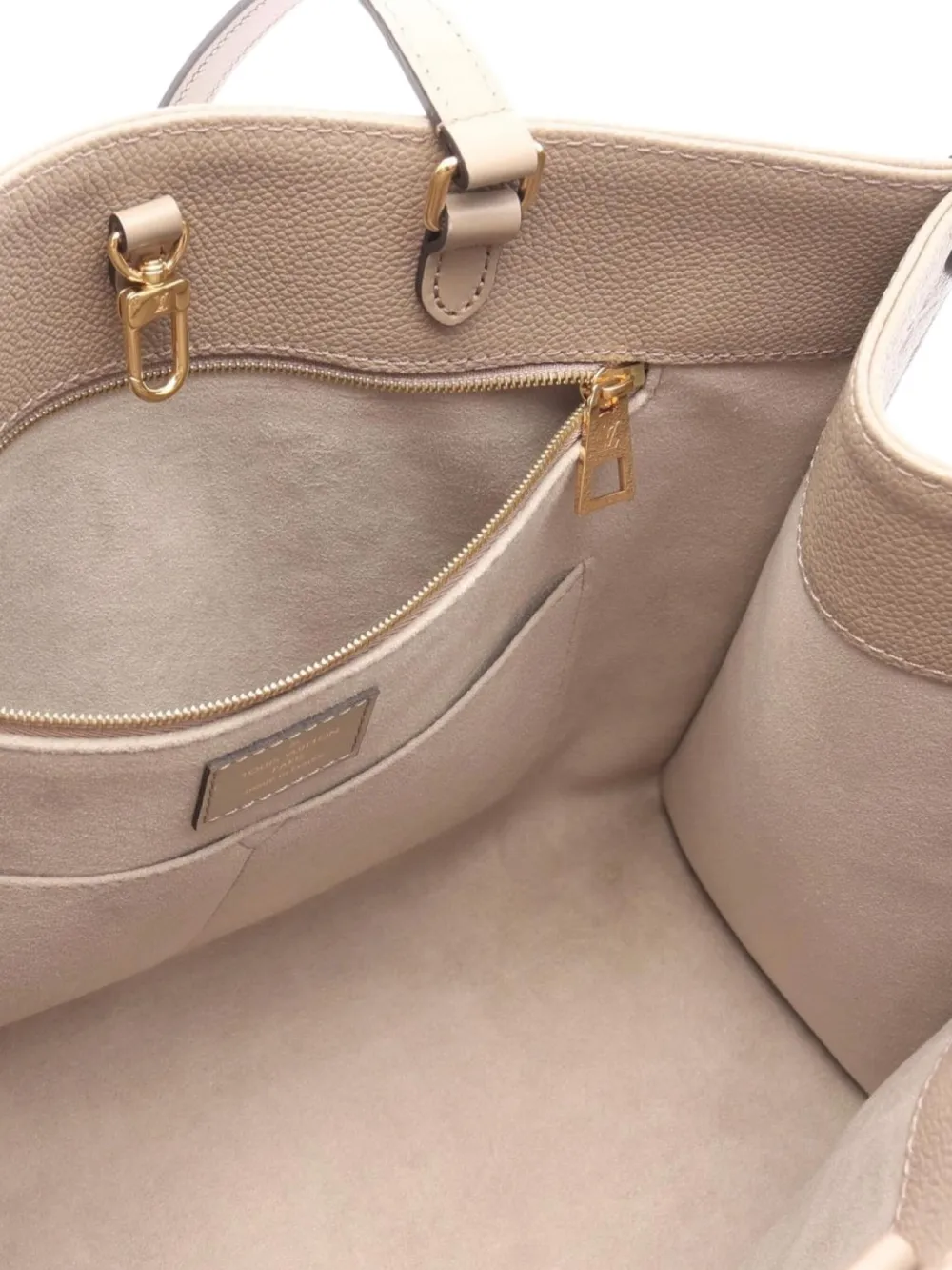 Pre-owned Louis Vuitton 2021 On-the-go Mm Shoulder Bag In Neutral