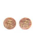 CHANEL Pre-Owned 1986-1988 Triple Coco Mark shell clip-on earrings - Gold