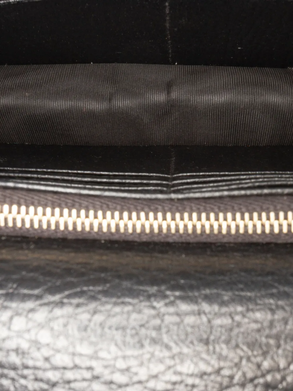 Pre-owned Gucci 2016-2025 Interlocking G Dollar Calfskin Wallet On Chain Crossbody Bag In Black