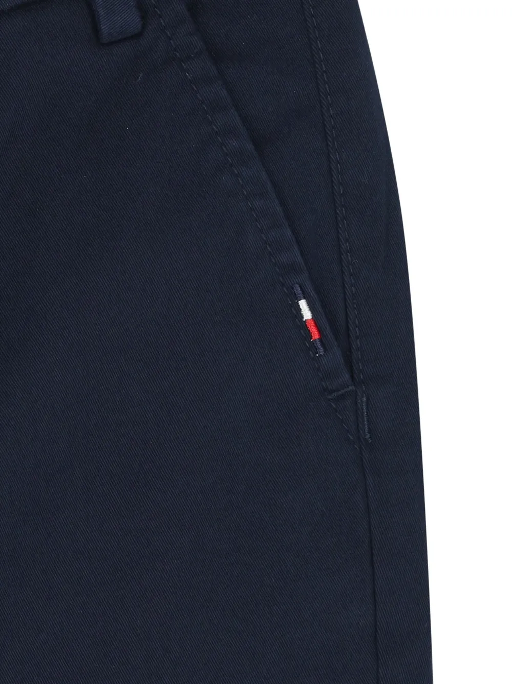 Tommy Hilfiger Junior Chino met paspelzak en vlagdetail Blauw