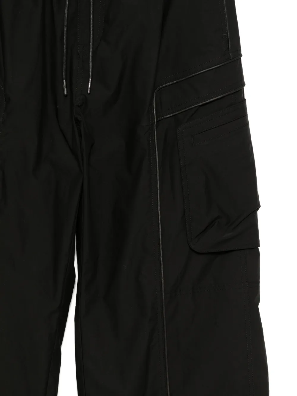Juunj Cargo Trousers In Black