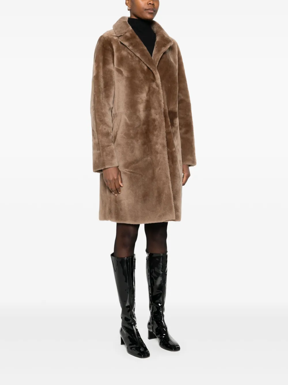 Suprema Lapel-collar Fleece Coat In Brown