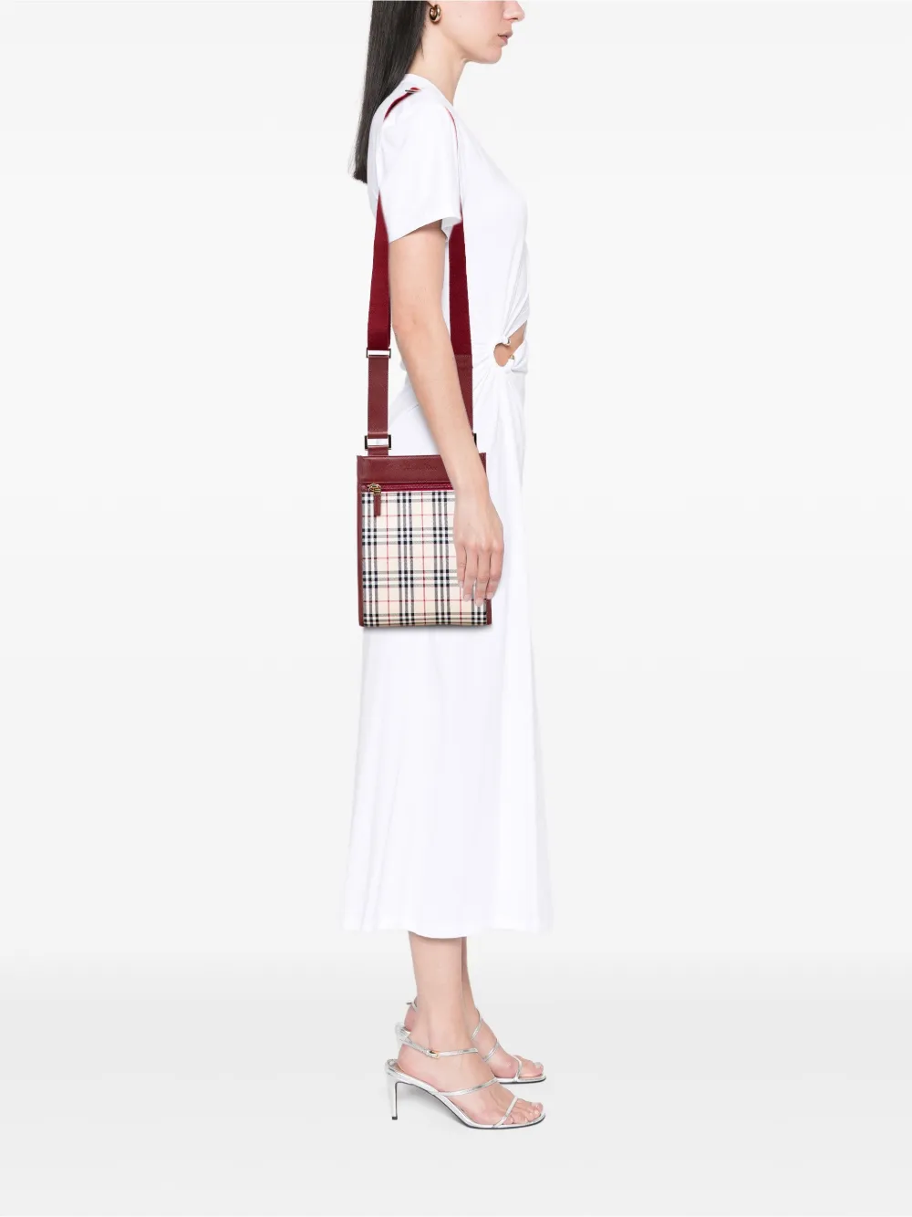 Pre-owned Burberry 2000-2017 House Check Canvas Crossbody Bag In Red