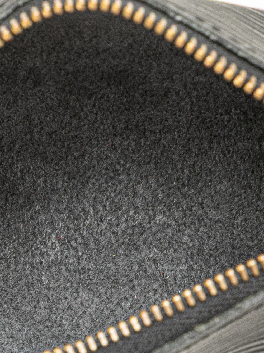 Pre-owned Louis Vuitton 1997-2010 Epi Soufflot Pochette Pouch In Black