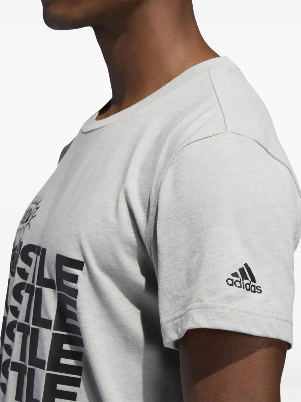 adidas New Hustle-print T-shirt Grijs
