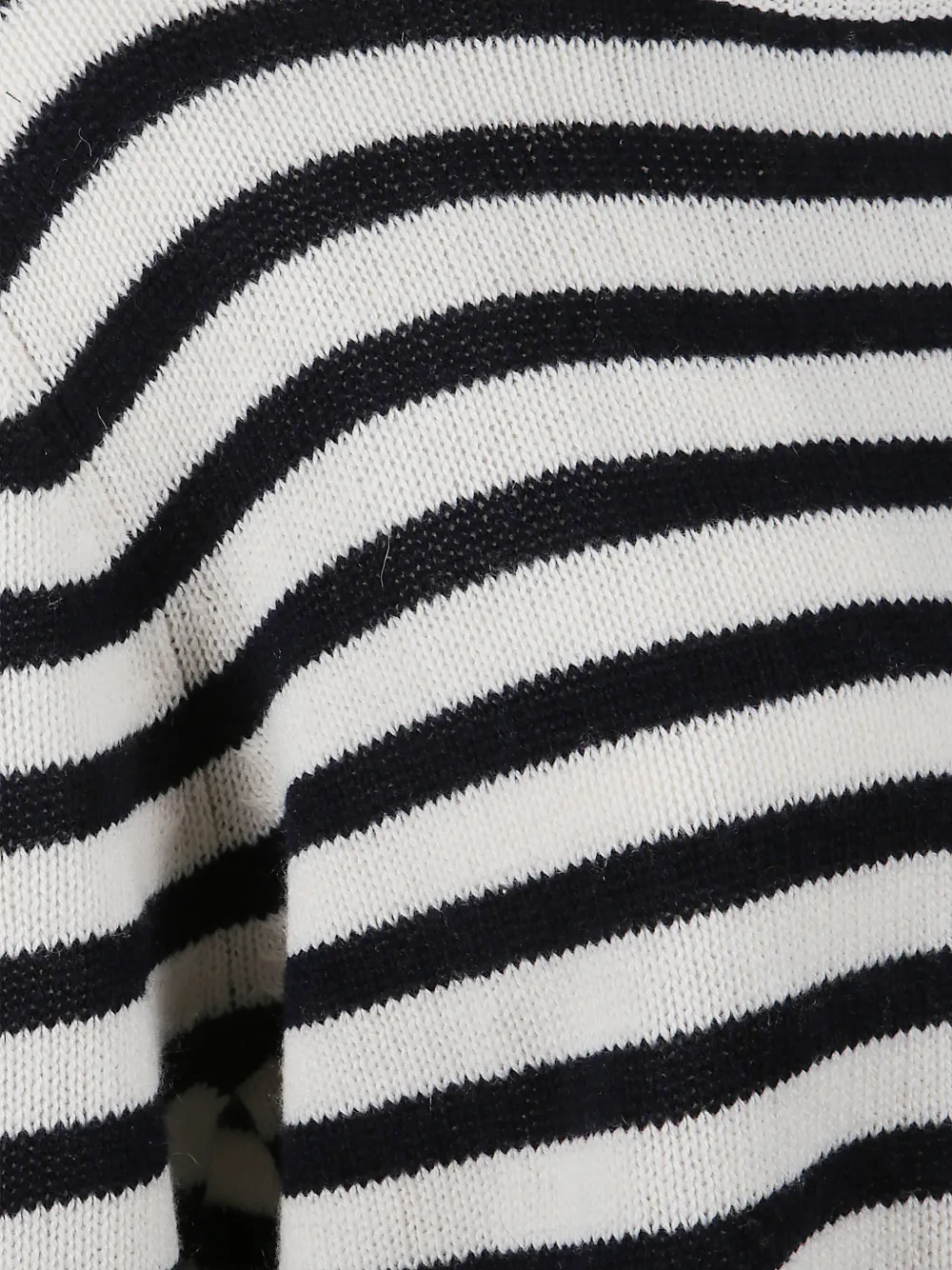 Allude Wool And Cashmere Sweater In Black