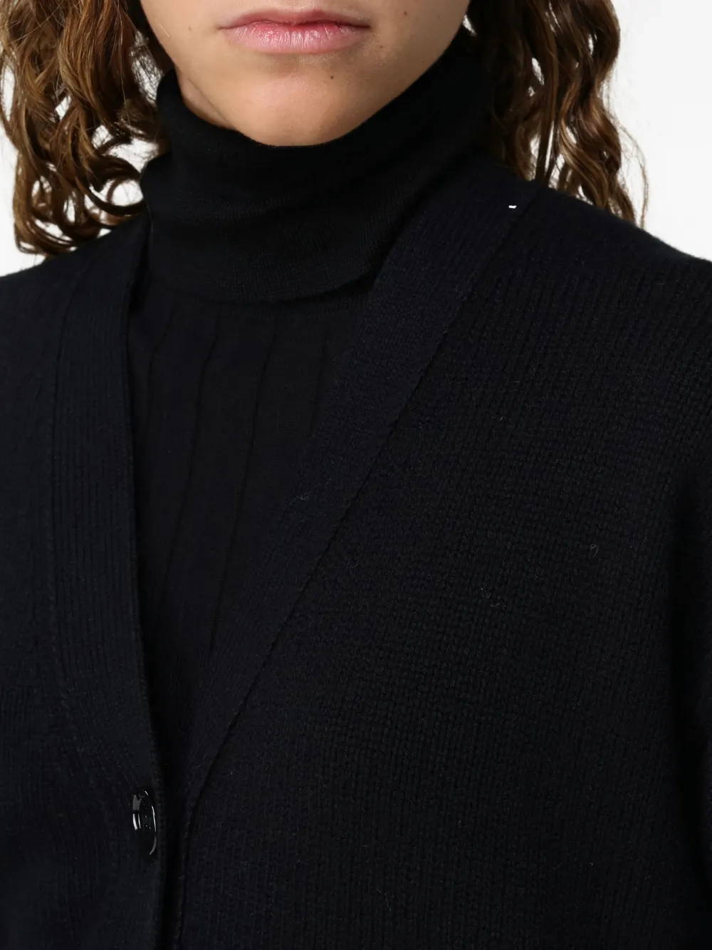 Allude V-neck Cardigan In Black