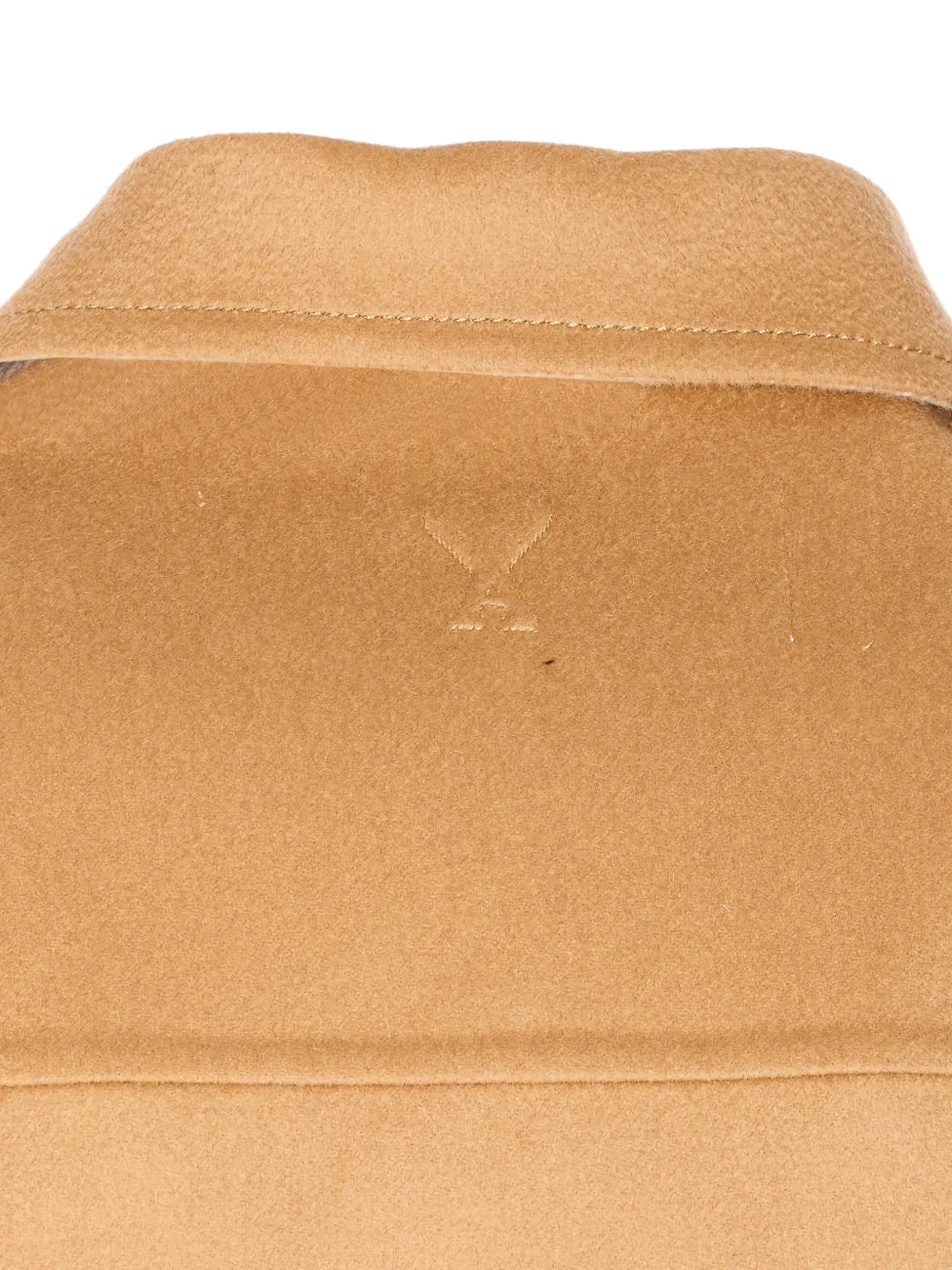 AMI Paris Jack met knoopsluiting Beige