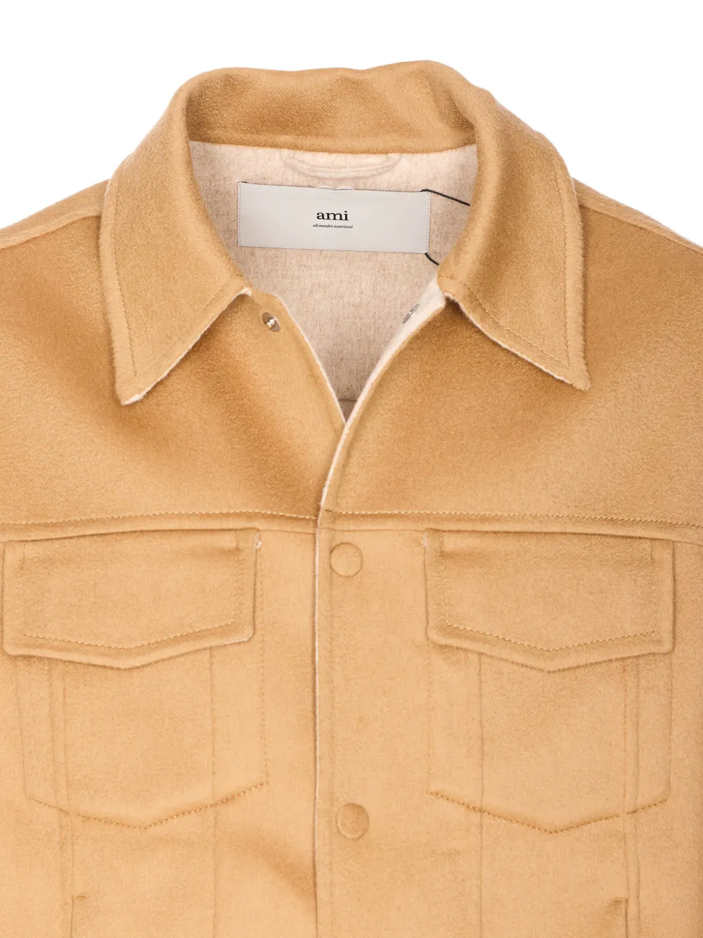 AMI Paris Jack met knoopsluiting Beige