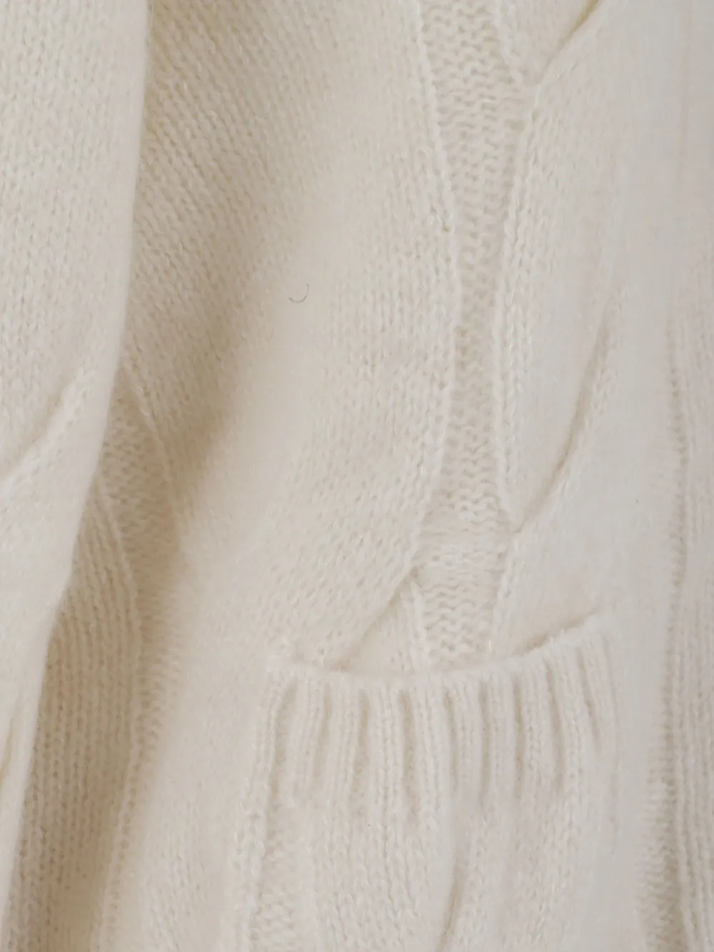 Allude Cable-knit Pocket Cardigan In White