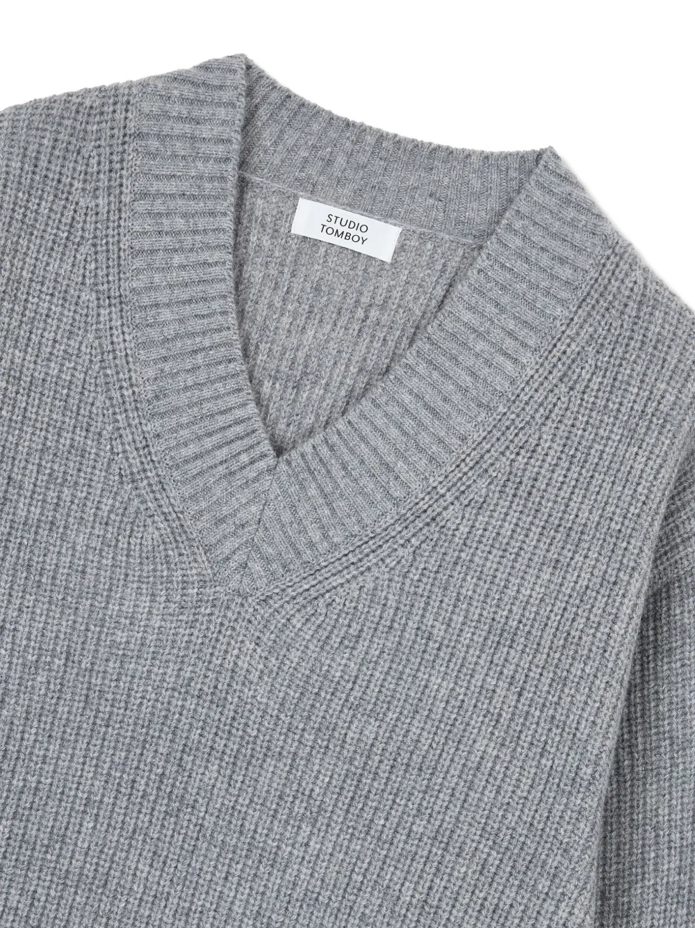 STUDIO TOMBOY Ribgebreide trui met V-hals Grijs