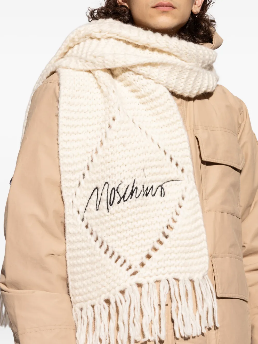 Moschino Kabelgebreide sjaal met franje Beige