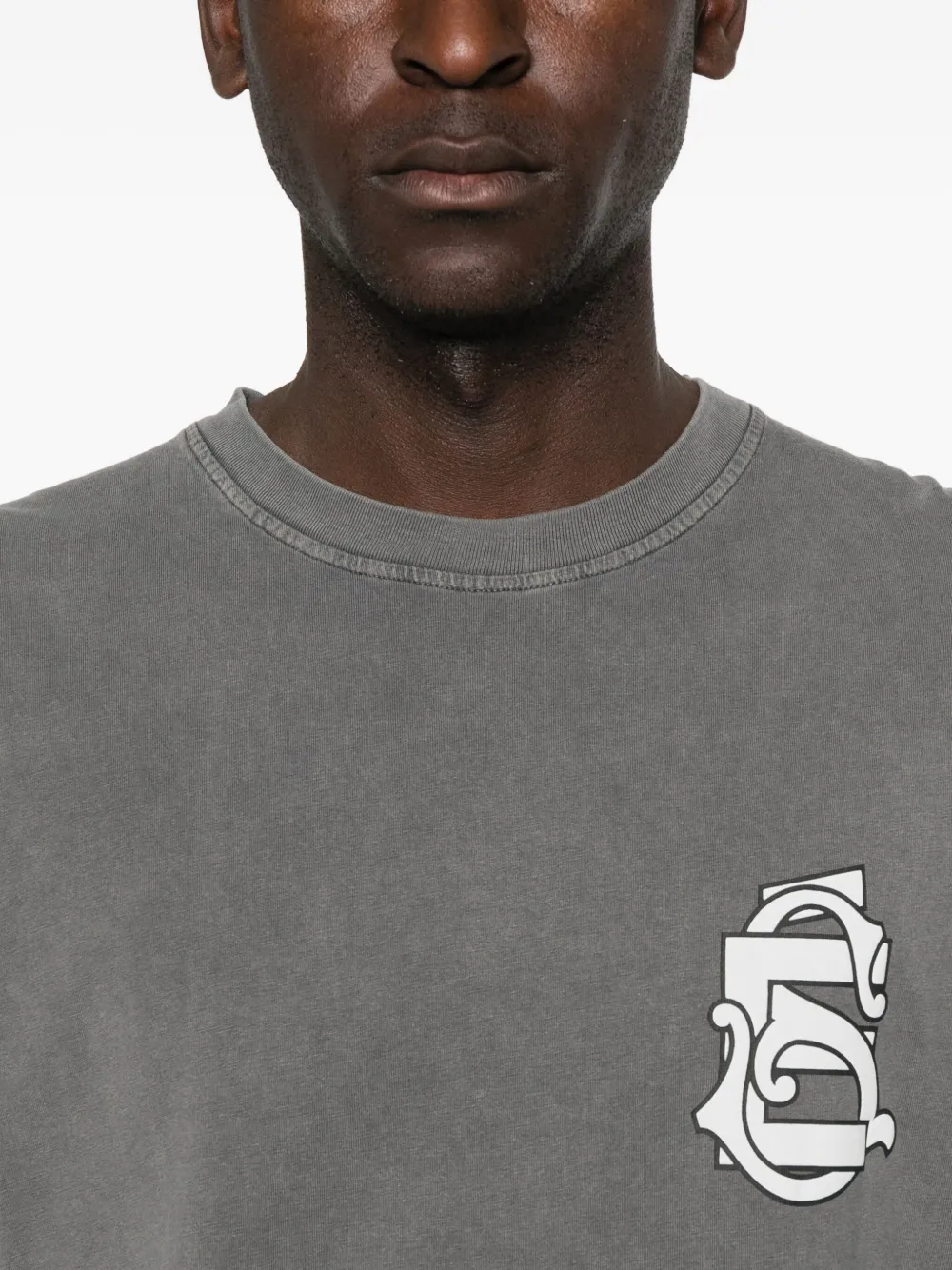 Etudes Studio Emblem-print Short-sleeve T-shirt In Gray