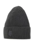 Maison Kitsuné fox-head ribbed beanie - Grey