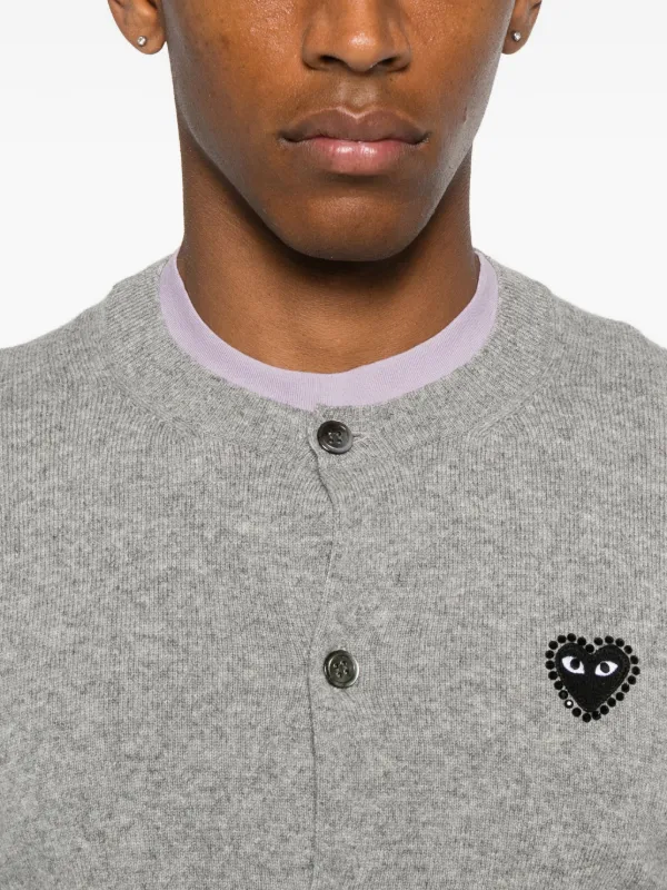 Comme Des Garçons Play ロゴパッチ カーディガン | グレー | FARFETCH JP