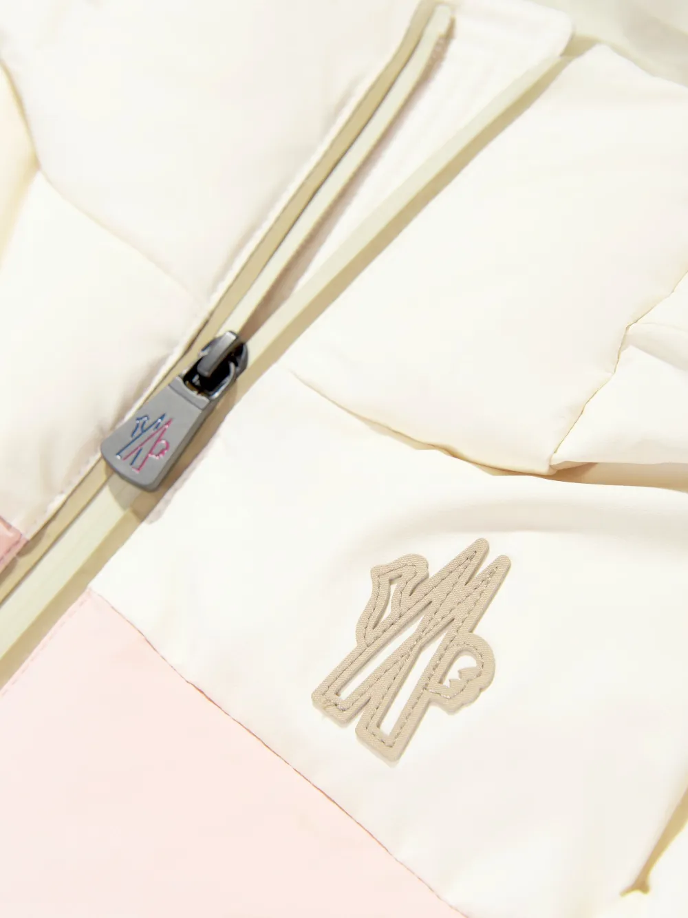 MONCLER GRENOBLE KIDS Skipak met vlakken en ceintuur Beige