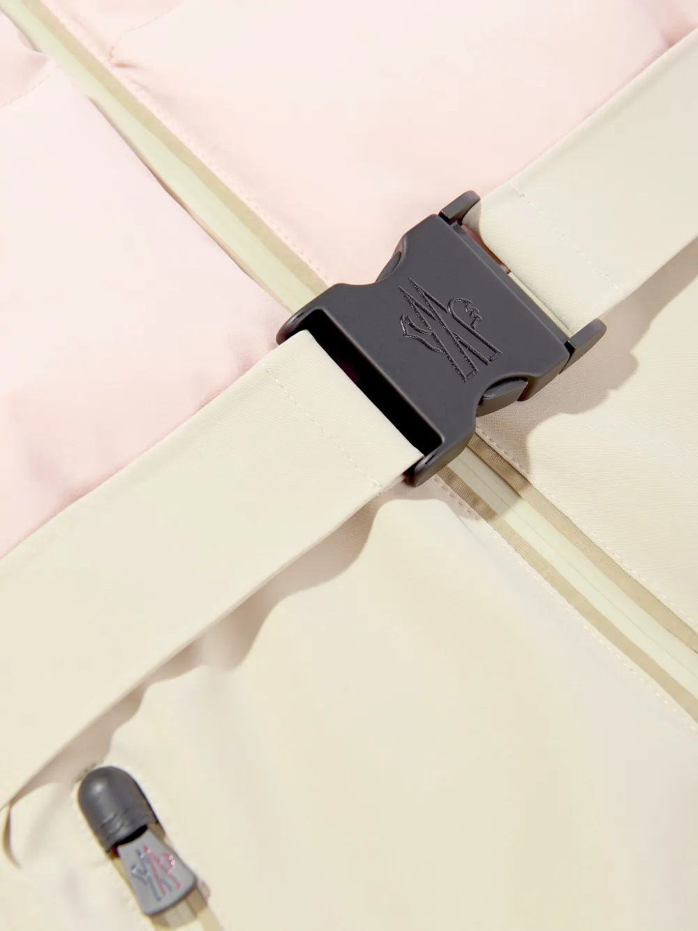 MONCLER GRENOBLE KIDS Skipak met vlakken en ceintuur Beige