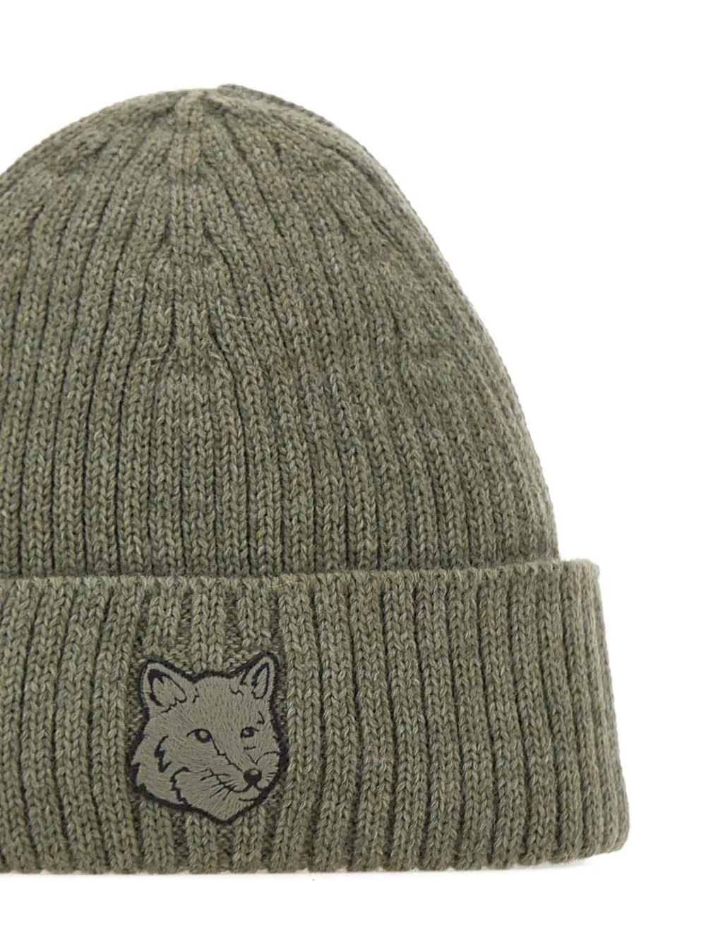 Maison Kitsuné fox-head ribbed beanie Groen