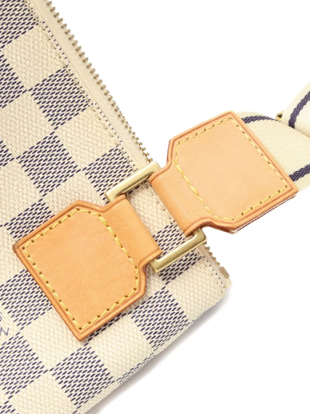 Pre-owned Louis Vuitton 2009 Pochette Bosphore Bag In White