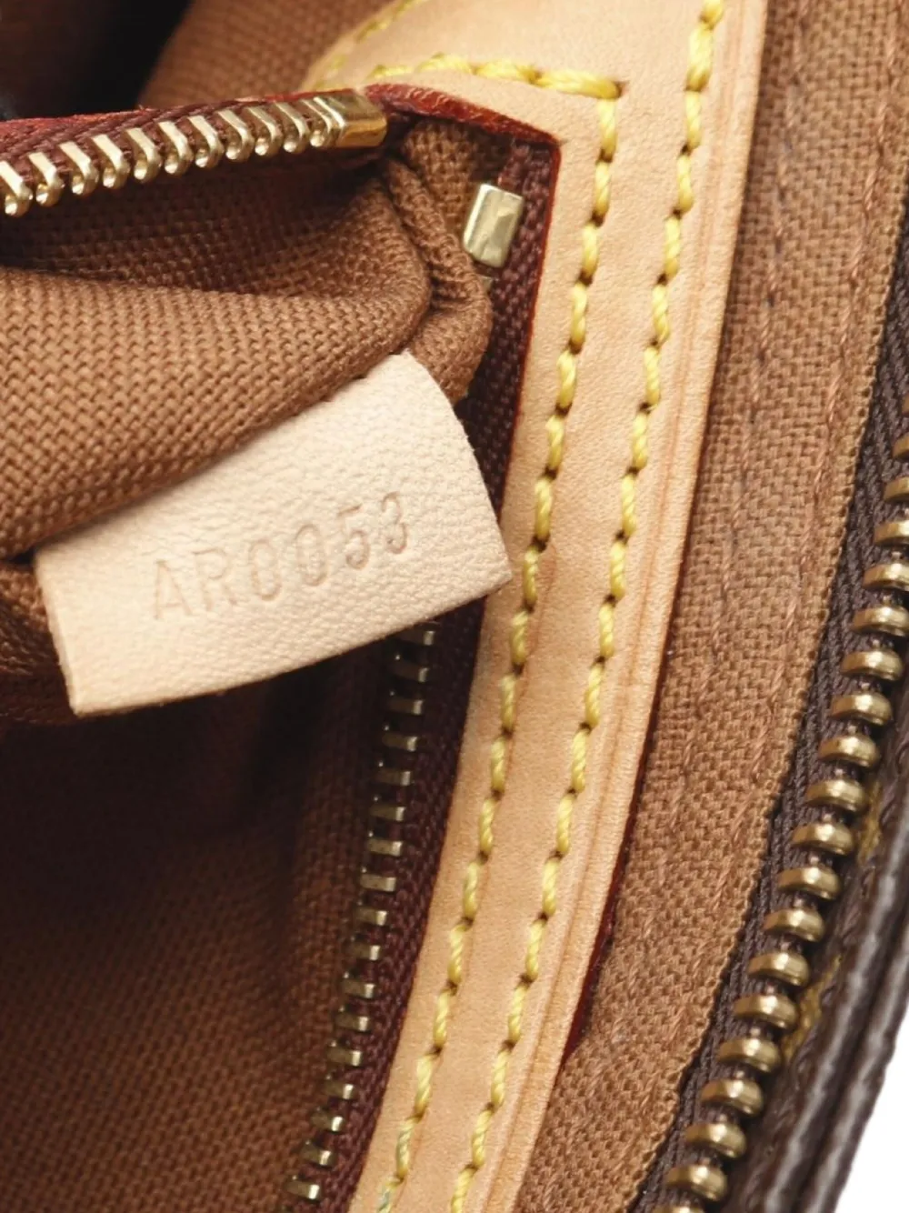 Pre-owned Louis Vuitton 2003 Trotteur Shoulder Bag In Brown