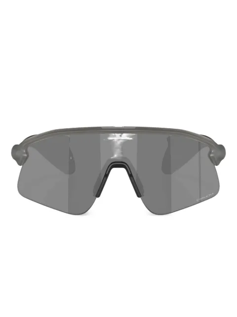 Oakley lentes de sol con armazón geométrica