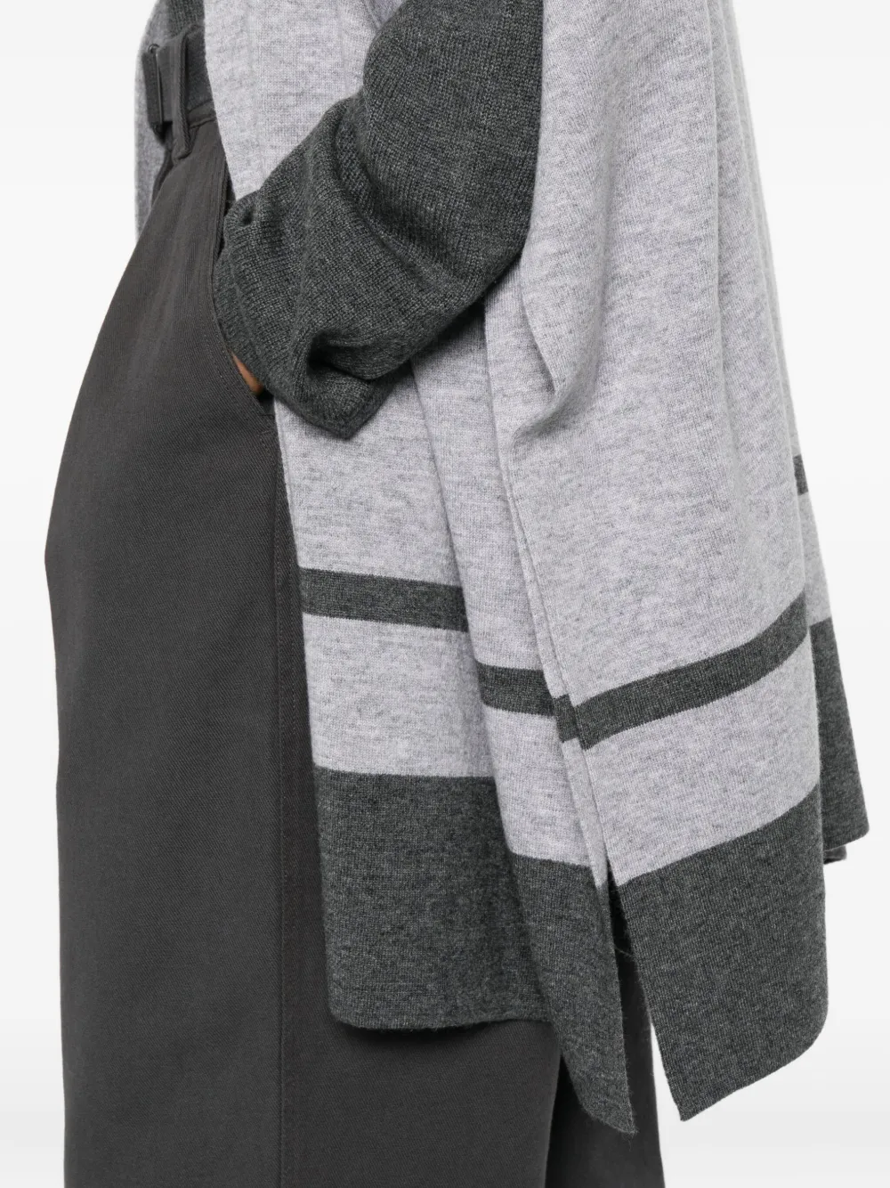 Max Mara Cape met gestreept detail en V-hals Grijs