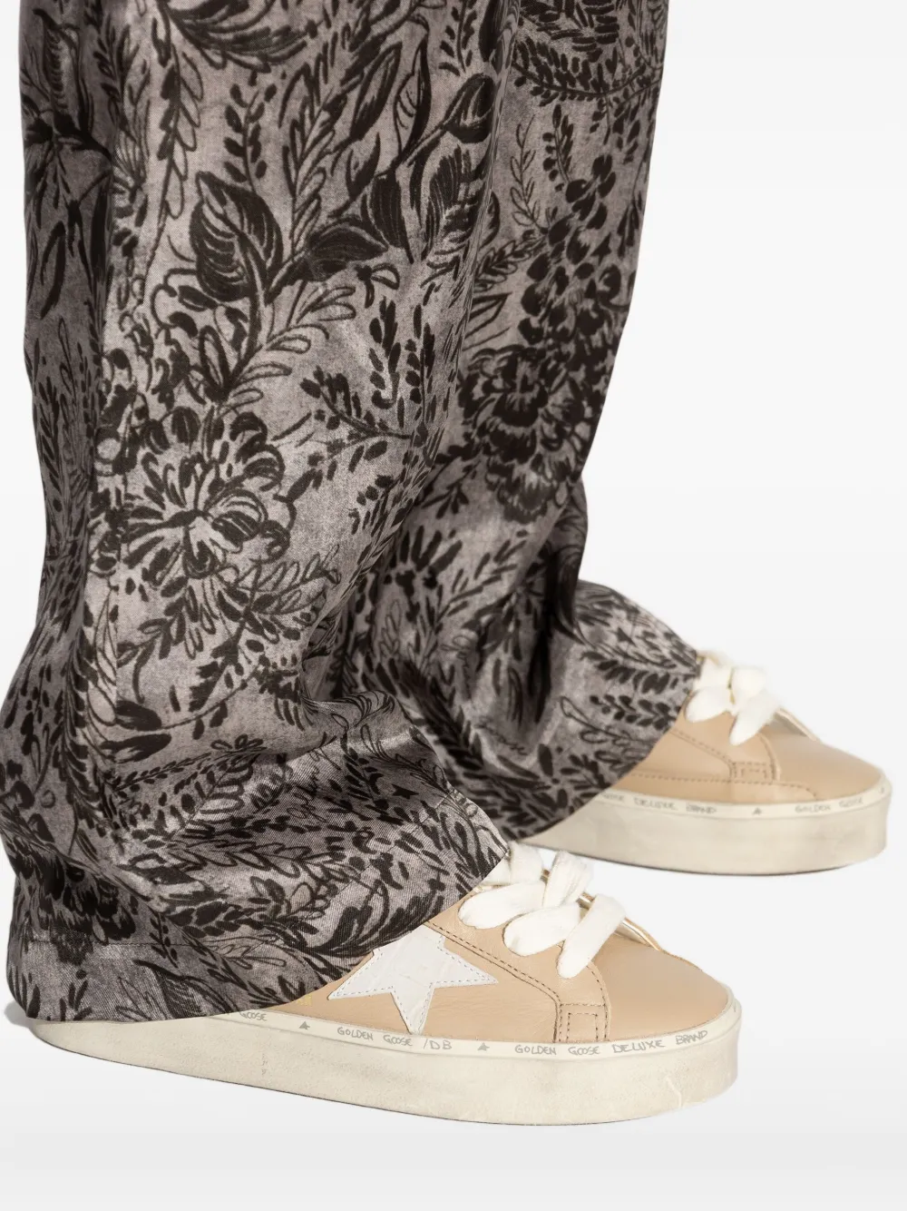 Golden Goose Round-toe Low-top Casual Shoes In Neutral