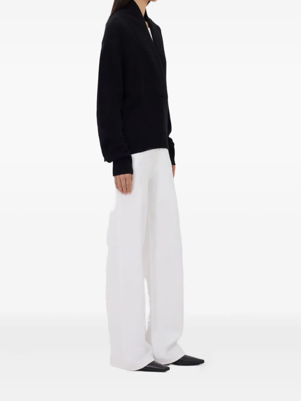 Loulou De Saison Ribbed V-neck Sweater In Black