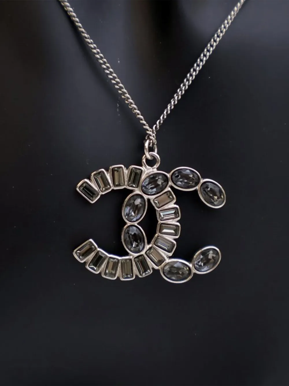 Pre-owned Chanel 2010-2025 Silver Plated Cc Crystal Pendant Necklace Costume Necklace