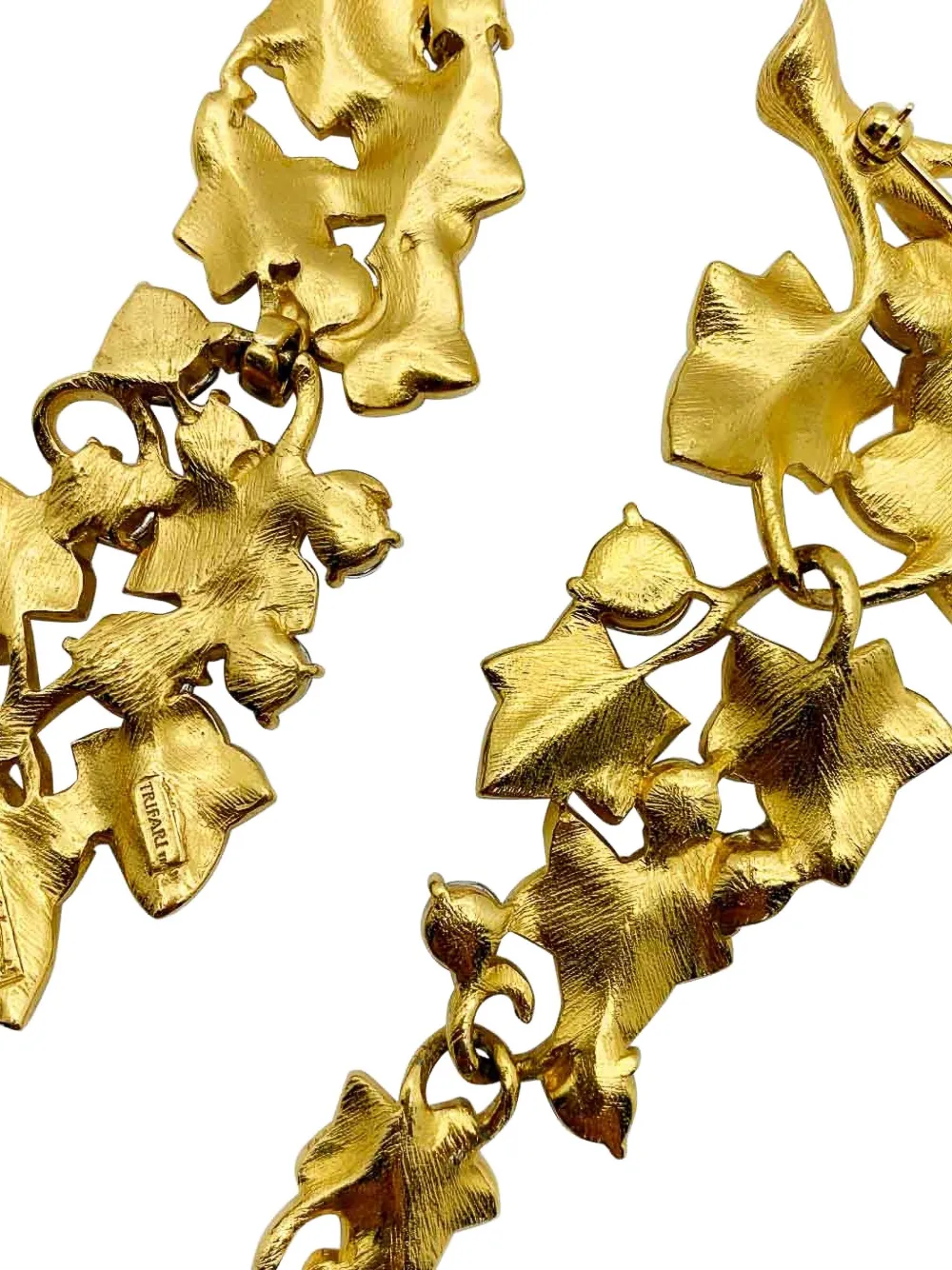 Pre-owned Jennifer Gibson Jewellery X Kunio Matsumoto 1980s Trifari Brooch And Necklace Set In Gold