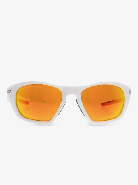 Oakley lentes de sol con armazón geométrica