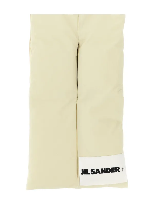 【JIL SANDER】Logo Patch Scarf/追跡+関税+全国送料込み Jil Sander Padded logo-patch Scarf | ニュートラル | FARFETCH JP