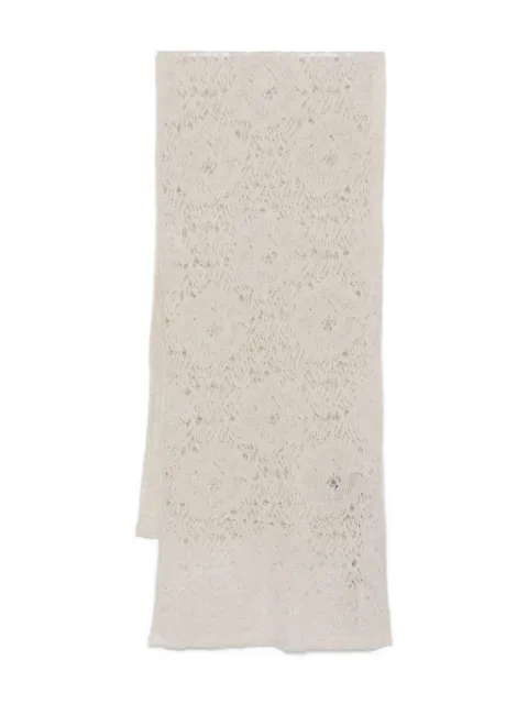 D.Exterior open-knit scarf