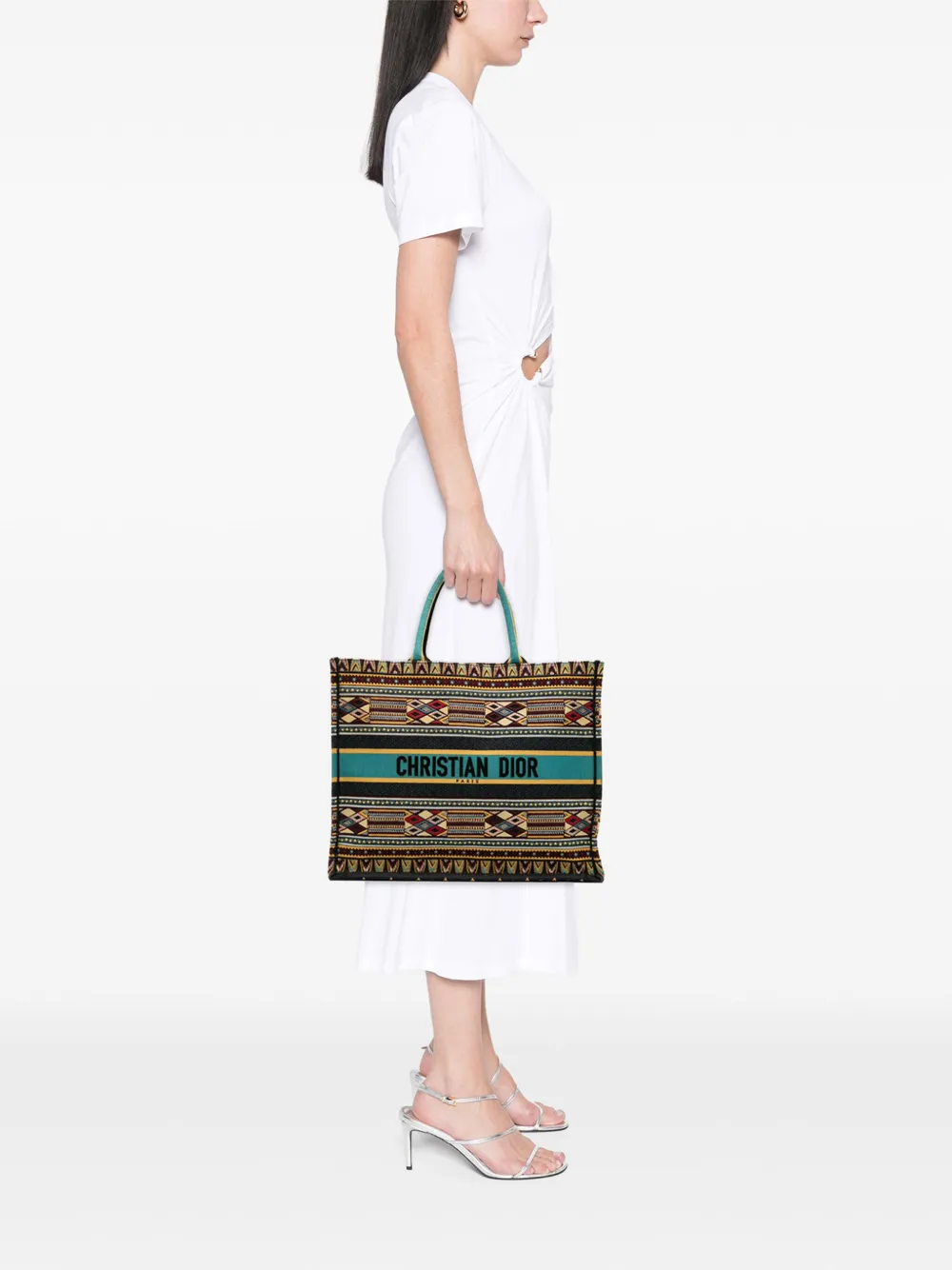 Christian Dior Pre-Owned 2019 Large Embroidered Canvas Book tote bag | Pre-Owned | Image 2