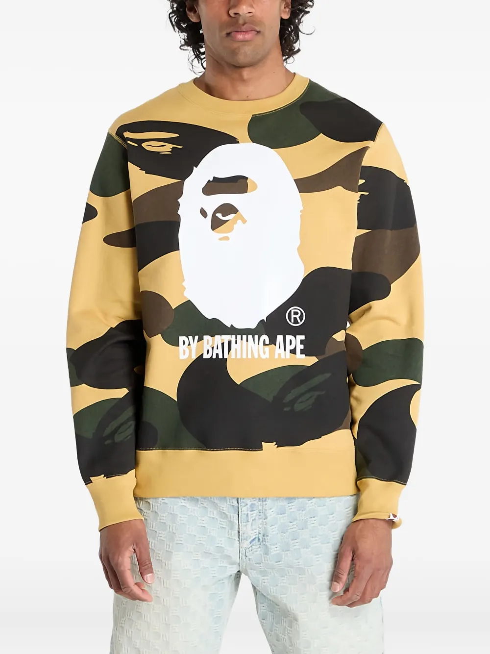 A BATHING APE® camo-print crewneck sweatshirt - イエロー A BATHING APE® camo-print crewneck sweatshirt - イエロー
