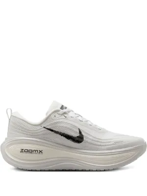 Nike ボメロ プラス スニーカー | ホワイト | FARFETCH JP