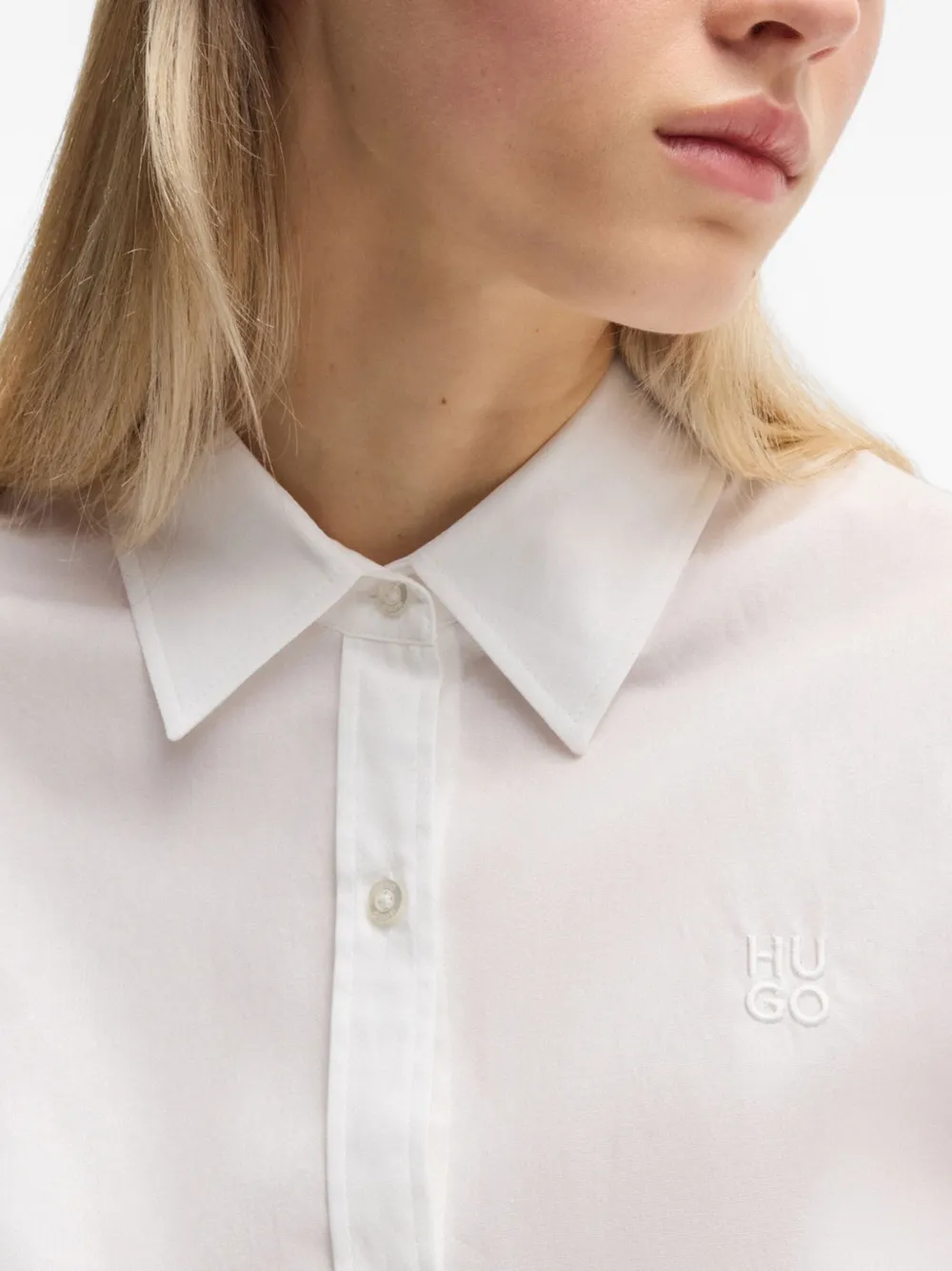 HUGO Blouse met geborduurd logo en gewelfde afwerking Wit