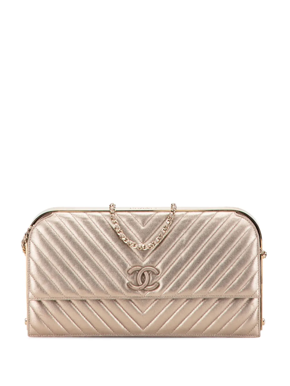 CHANEL Pre-Owned 2015-2016 CC Chevron Quilted Lambskin Clutch on Chain CHANEL Pre-Owned 2015-2016 CC Chevron Quilted Lambskin Clutch on Chain