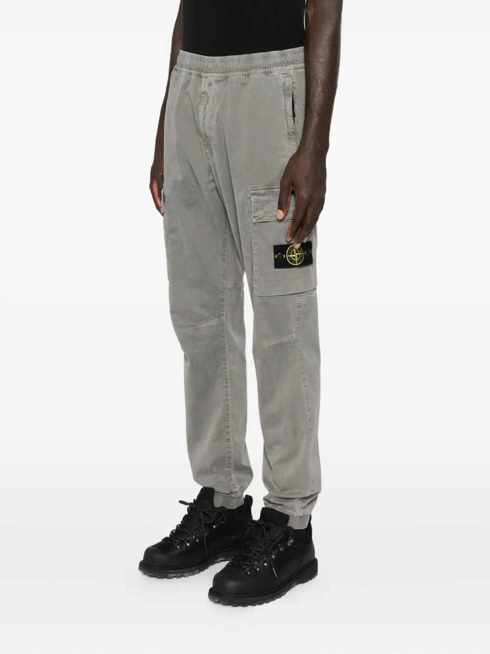 Stone Island Pantalone Cargo Con Patch Logo In Gray