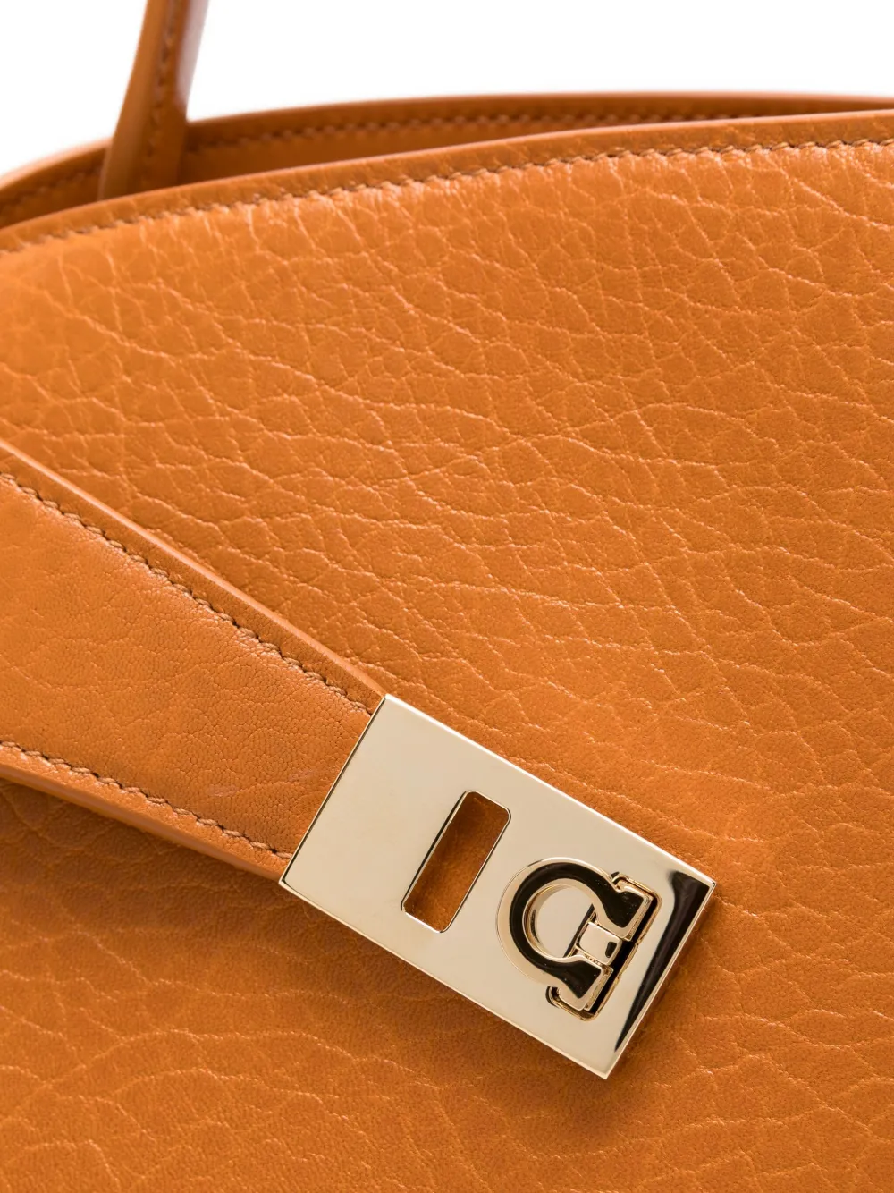 Ferragamo Hug shopper met gewelfde gesp Oranje