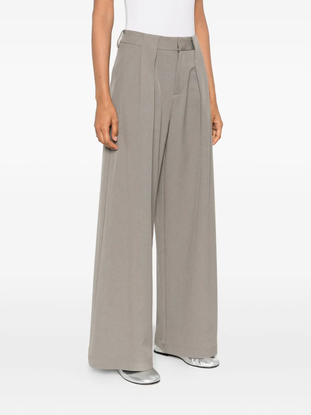 Eleh Pleated Welt-pocket Trousers In Gray