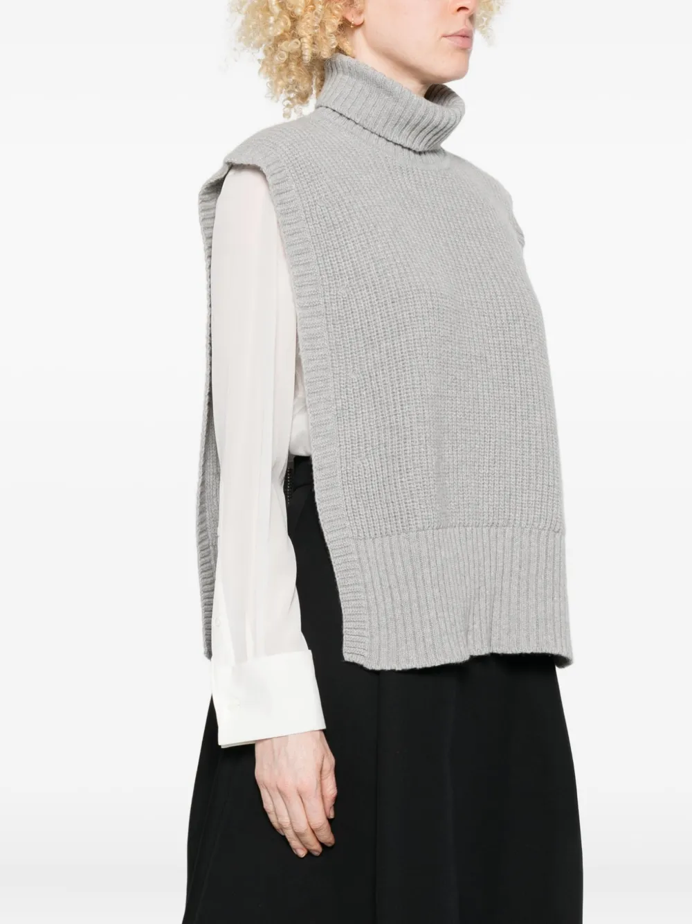 Davantino Turtleneck Sleeveless Sweater In Gray