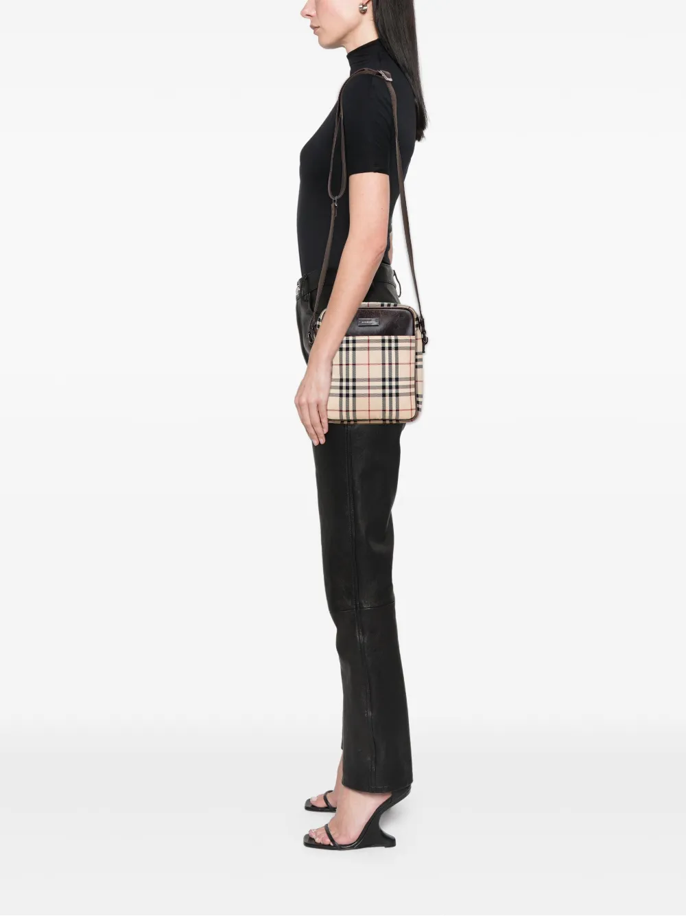 Pre-owned Burberry 2000-2017 House Check Canvas Crossbody Bag In Brown