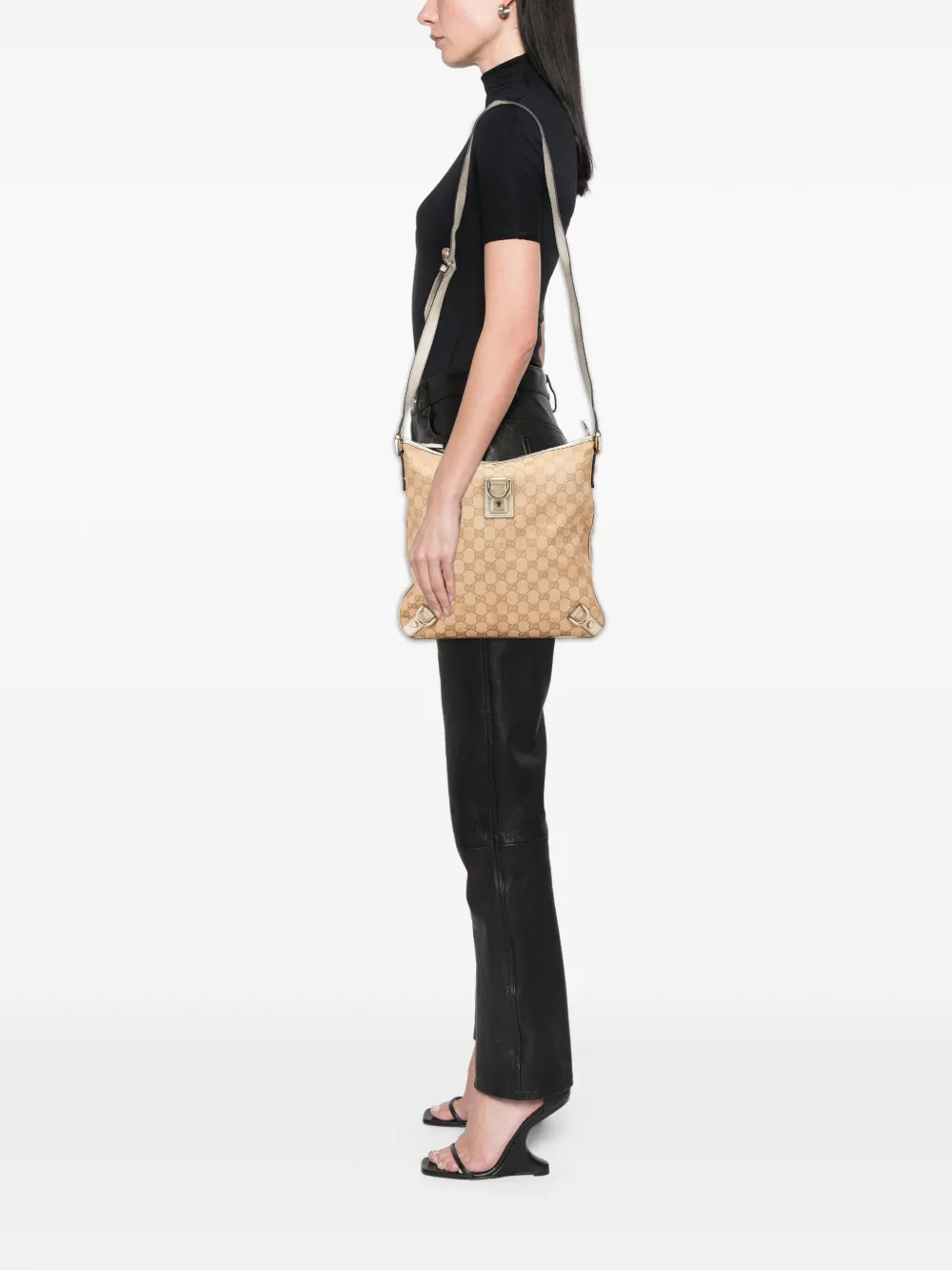 Pre-owned Gucci 2000-2015 Gg Canvas Abbey D Ring Crossbody Bag In Brown