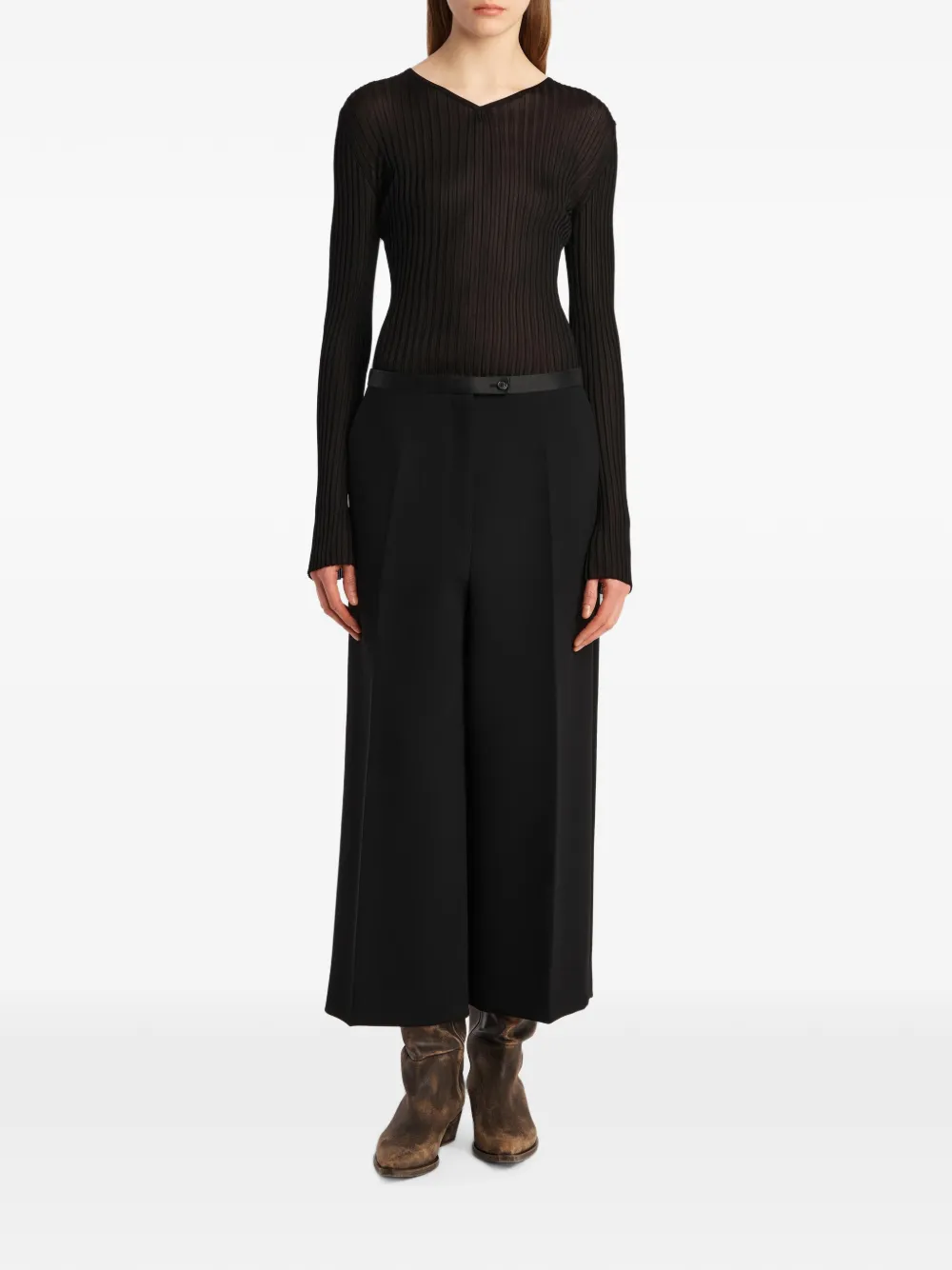 KHAITE Tia top met V-hals 200 BLACK